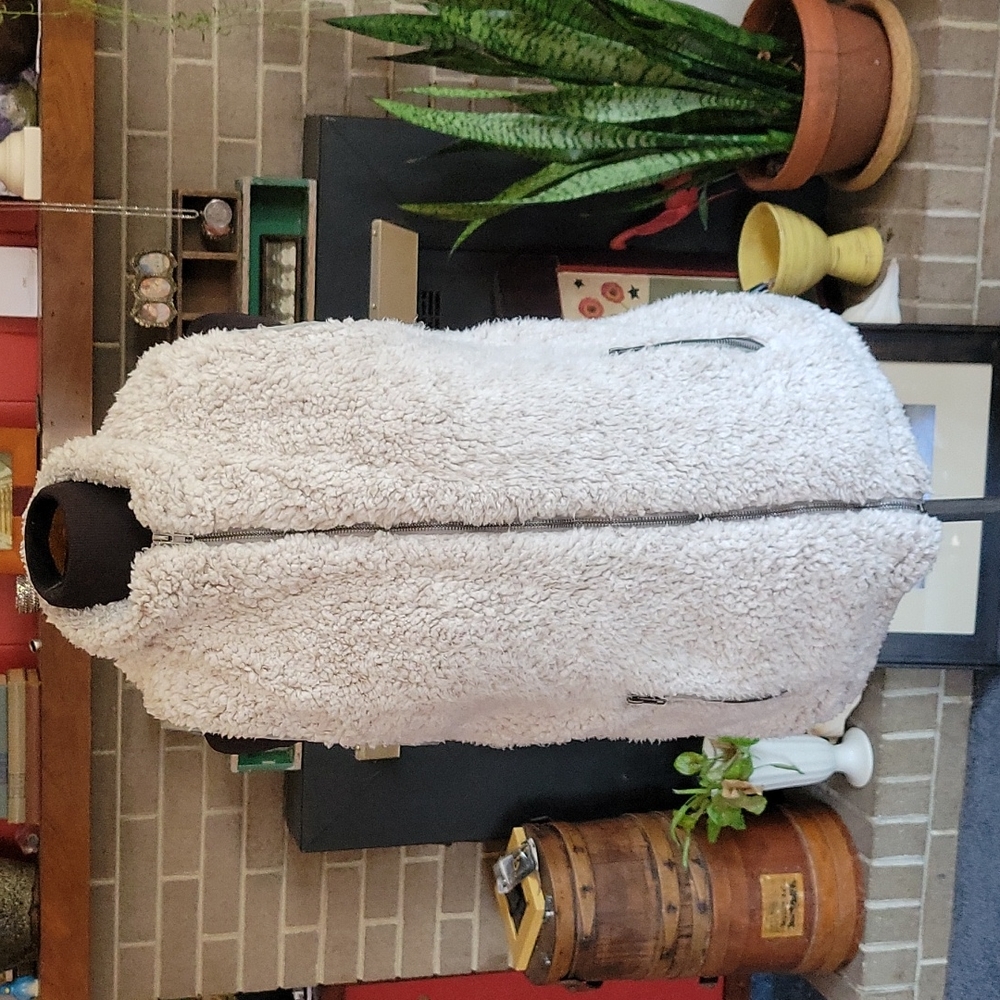 FSL Apparel L grayish fuzzy vest